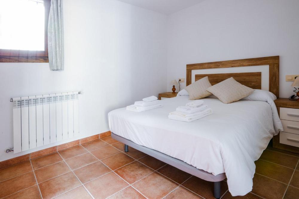 Hostal Antiguo Hospital Linares de Mora Esterno foto