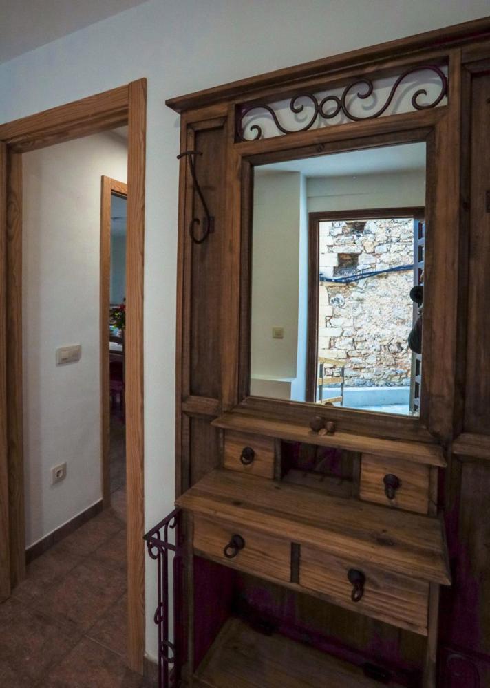 Hostal Antiguo Hospital Linares de Mora Esterno foto