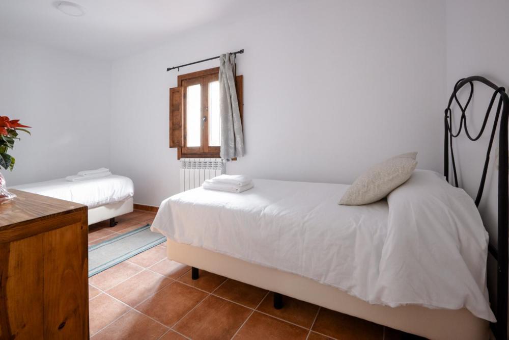 Hostal Antiguo Hospital Linares de Mora Esterno foto