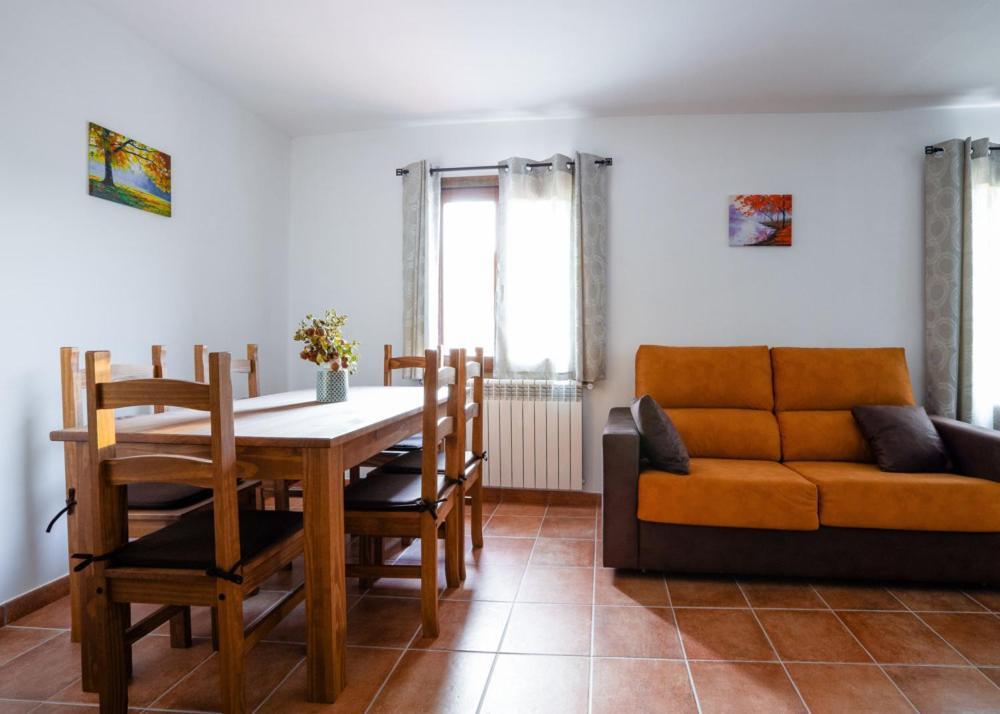 Hostal Antiguo Hospital Linares de Mora Esterno foto