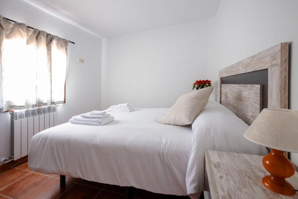 Hostal Antiguo Hospital Linares de Mora Esterno foto