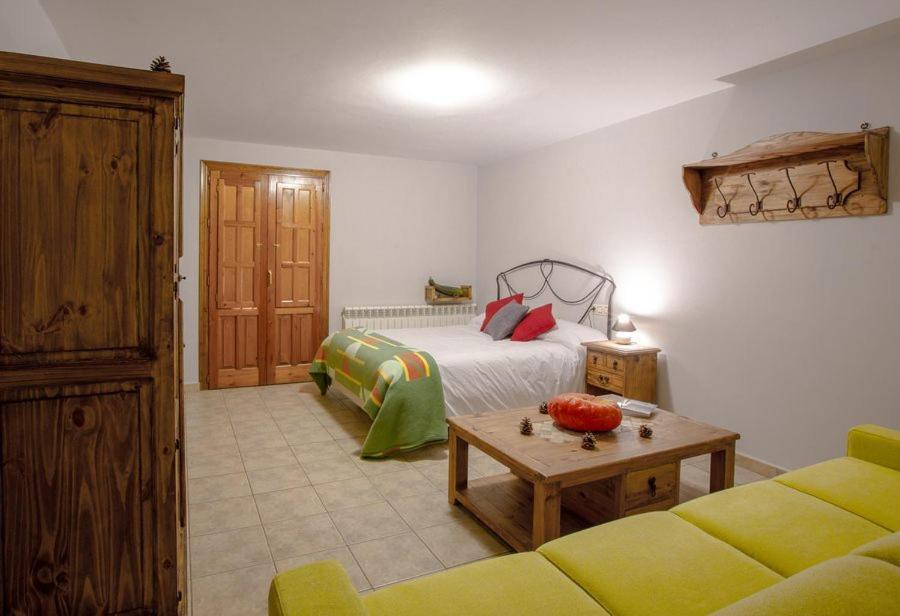Hostal Antiguo Hospital Linares de Mora Esterno foto
