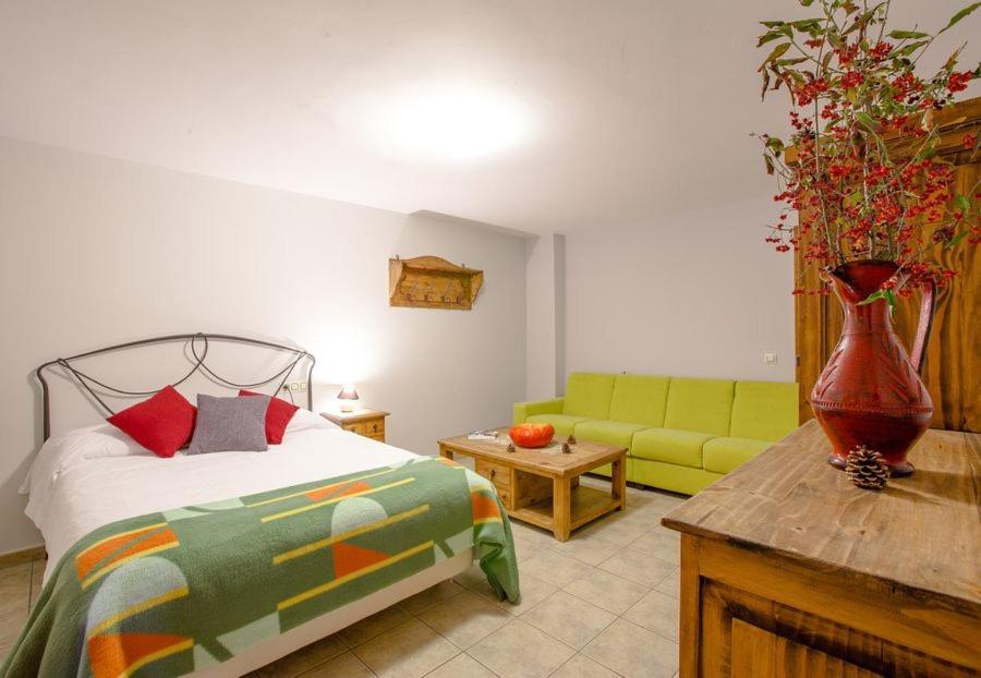 Hostal Antiguo Hospital Linares de Mora Esterno foto