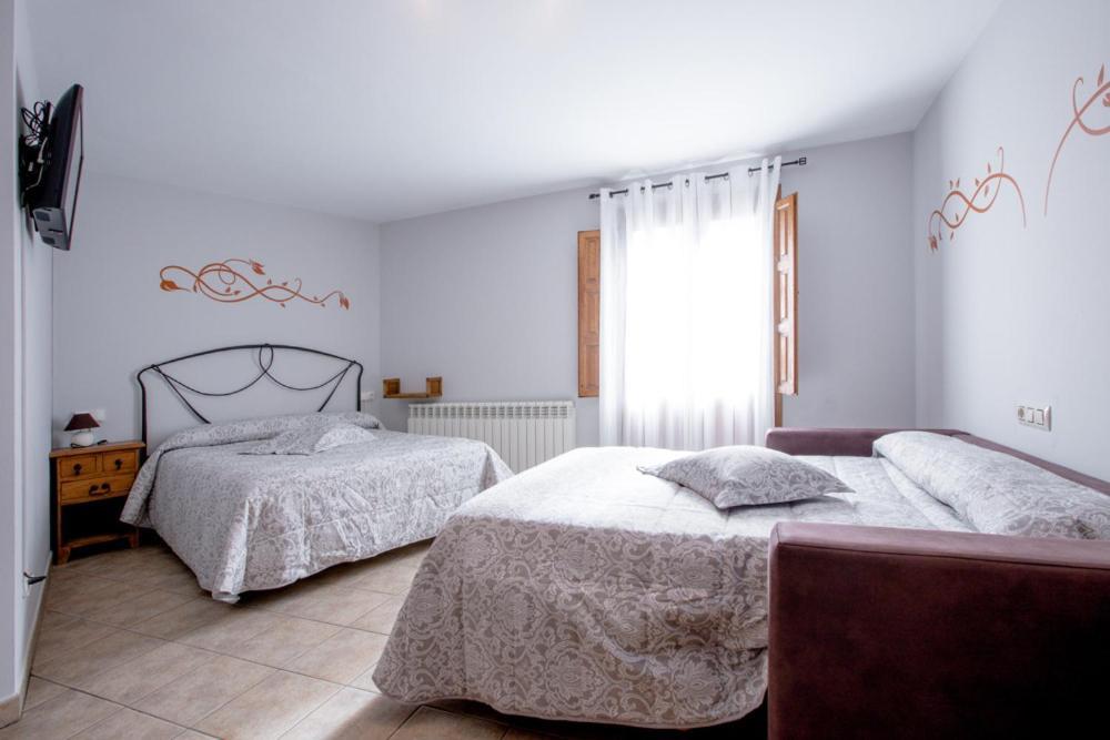 Hostal Antiguo Hospital Linares de Mora Esterno foto