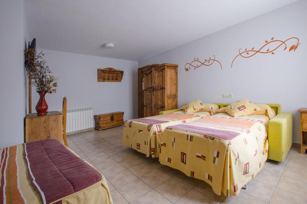Hostal Antiguo Hospital Linares de Mora Esterno foto