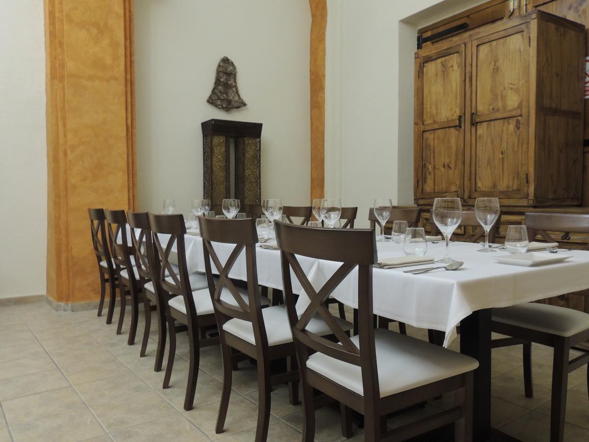 Hostal Antiguo Hospital Linares de Mora Esterno foto