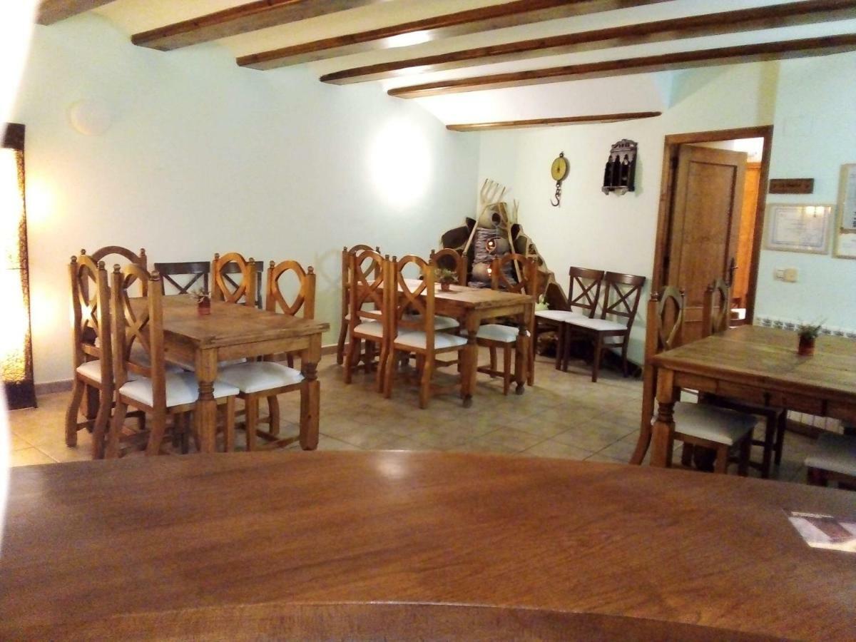 Hostal Antiguo Hospital Linares de Mora Esterno foto